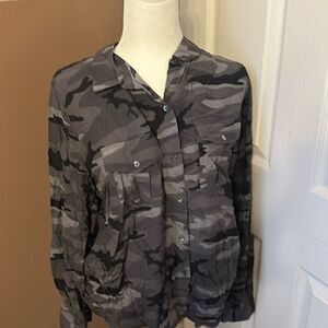 Rails Jordon Camo Button Down Shirt NWOT Size Large